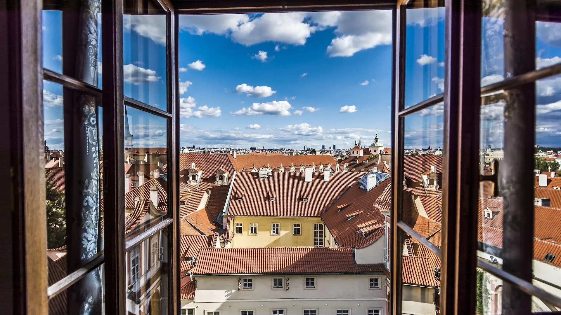 Golden Well Hotel Prag 5*,